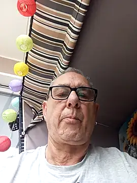 andy-1961 online show from November 26, 9:21 am