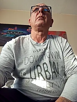 andy-1961 online show from December 15, 9:57 am