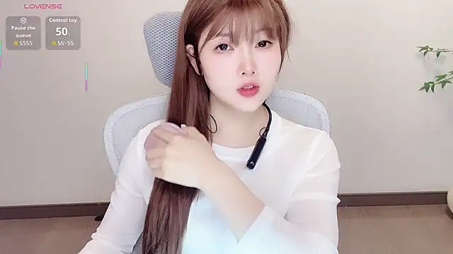 Insist6 online show from April 10, 12:43 pm