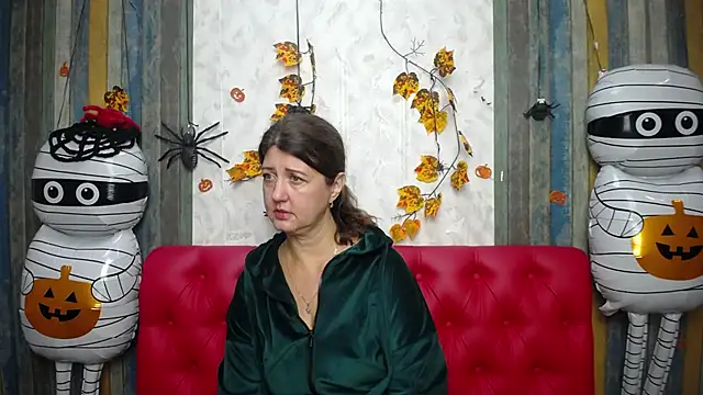 Snapshot of RoseHille chatting on November 15, 10:45 am RoseHille online show from November 15, 10:45 am