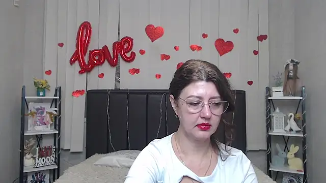 RoseHille online show from March 8, 6:06 am