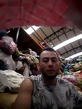 Snapshot of Cami131025 chatting on March 4, 12:33 pm Cami131025 online show from March 4, 12:33 pm