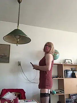 Snapshot of simone_xdressing chatting on February 2, 10:02 am simone xdressing online show from February 2, 10:02 am