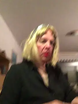 Snapshot of simone_xdressing chatting on March 8, 12:30 am simone xdressing online show from March 8, 12:30 am