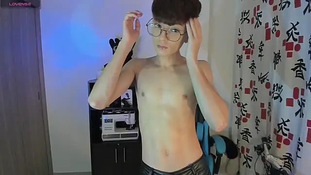 RYO BLEU  online show from April 11, 3:55 am