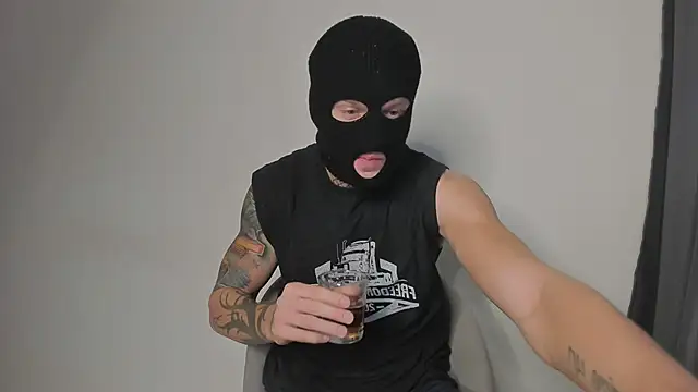 Huntall77 online show from November 11, 7:03 pm