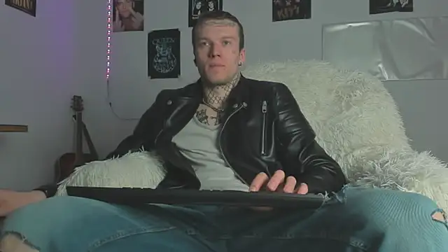 Huntall77 online show from April 10, 5:23 am