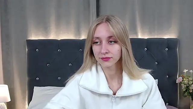 RachaelCute online show from April 18, 4:27 am