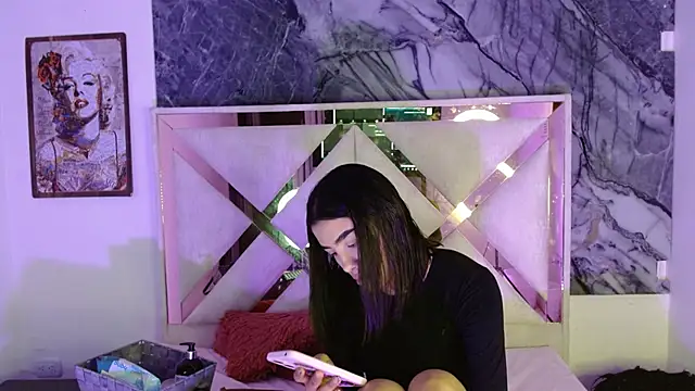 Snapshot of tael_novacs chatting on December 16, 4:06 am tael novacs online show from December 16, 4:06 am