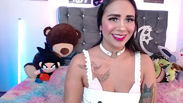 lunabritton1 online show from March 31, 1:51 am