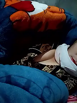 Snapshot of vangkt-cute chatting on January 18, 1:26 pm vangkt-cute online show from January 18, 1:26 pm