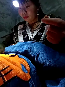 Snapshot of vangkt-cute chatting on February 3, 7:02 am vangkt-cute online show from February 3, 7:02 am