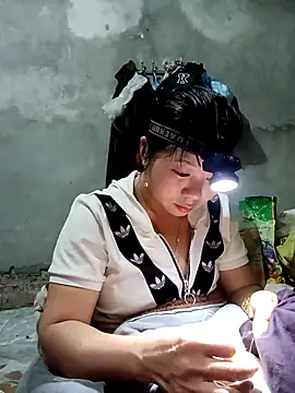 Snapshot of vangkt-cute chatting on February 3, 8:03 pm vangkt-cute online show from February 3, 8:03 pm