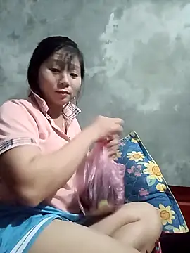 Snapshot of vangkt-cute chatting on February 8, 9:23 am vangkt-cute online show from February 8, 9:23 am