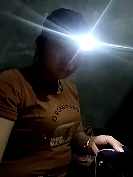 Snapshot of vangkt-cute chatting on February 23, 5:54 pm vangkt-cute online show from February 23, 5:54 pm