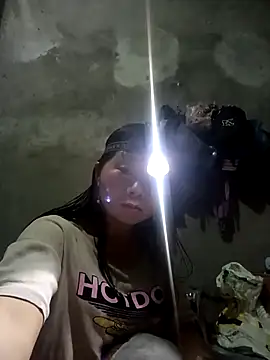 Snapshot of vangkt-cute chatting on February 24, 6:44 am vangkt-cute online show from February 24, 6:44 am