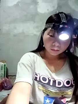 Snapshot of vangkt-cute chatting on February 24, 6:50 pm vangkt-cute online show from February 24, 6:50 pm