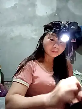 Snapshot of vangkt-cute chatting on February 25, 8:51 pm vangkt-cute online show from February 25, 8:51 pm