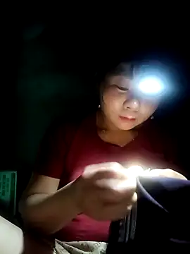 Snapshot of vangkt-cute chatting on March 1, 4:58 am vangkt-cute online show from March 1, 4:58 am