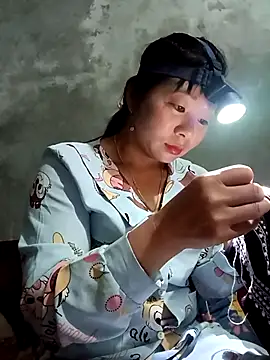 Snapshot of vangkt-cute chatting on March 5, 6:37 pm vangkt-cute online show from March 5, 6:37 pm