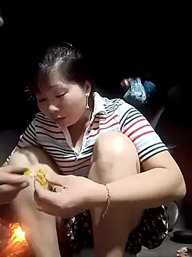 Snapshot of vangkt-cute chatting on March 13, 11:39 am vangkt-cute online show from March 13, 11:39 am