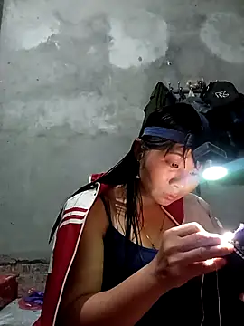 Snapshot of vangkt-cute chatting on March 29, 5:18 am vangkt-cute online show from March 29, 5:18 am