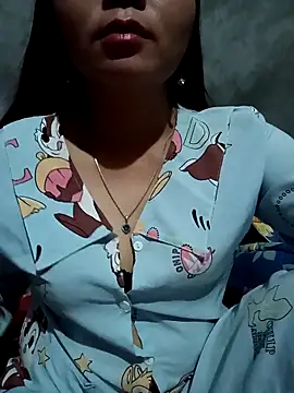 Snapshot of vangkt-cute chatting on April 1, 8:39 pm vangkt-cute online show from April 1, 8:39 pm