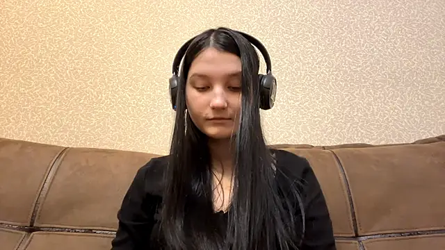 AurorAurora online show from January 8, 8:49 am