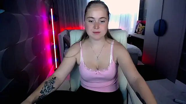 Snapshot of Kate_Moan chatting on July 8, 5:12 am Kate Moan online show from July 8, 5:12 am