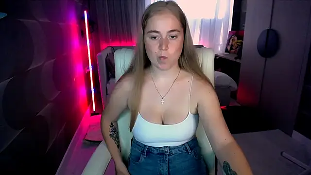 Snapshot of Kate_Moan chatting on July 10, 5:23 am Kate Moan online show from July 10, 5:23 am