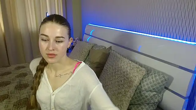 Snapshot of cutie_violet chatting on November 12, 7:42 am cutie violet online show from November 12, 7:42 am