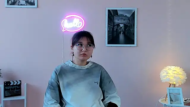 Snapshot of MoonKanan chatting on November 17, 6:19 am MoonKanan online show from November 17, 6:19 am