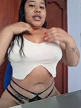 Snapshot of Sarahy- chatting on February 17, 12:23 pm Sarahy- online show from February 17, 12:23 pm