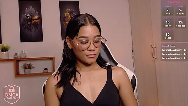 Snapshot of Luna_sofia_1110 chatting on November 13, 1:04 am Luna sofia 1110 online show from November 13, 1:04 am