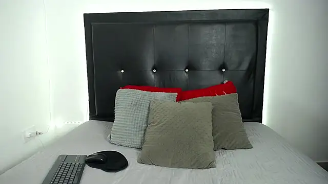 perla stone 20 online show from November 19, 7:47 pm