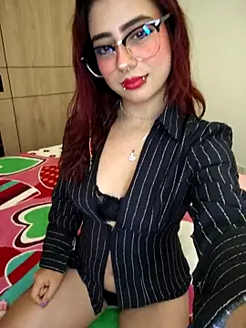 Sarah Lark- online show from February 5, 1:10 am