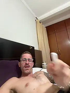 Snapshot of Lucasjandre chatting on May 16, 1:02 am Lucasjandre online show from May 16, 1:02 am
