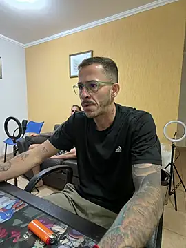Snapshot of Lucasjandre chatting on June 22, 12:45 am Lucasjandre online show from June 22, 12:45 am