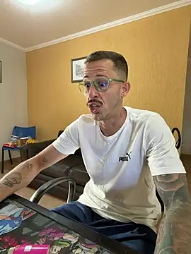 Snapshot of Lucasjandre chatting on July 30, 10:47 am Lucasjandre online show from July 30, 10:47 am