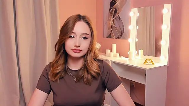 ReinaHenslin online show from November 13, 7:29 am