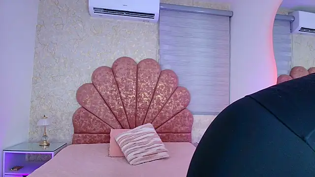 mia fontana  online show from January 7, 11:56 am