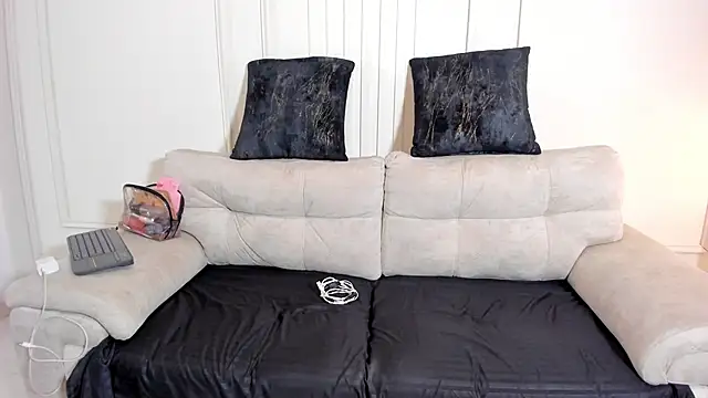 Kenia Storm online show from January 7, 7:38 pm