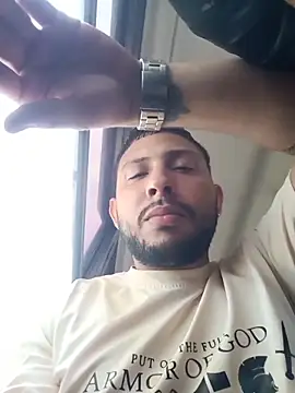 Snapshot of MAX_Jhonnson chatting on November 24, 9:14 pm MAX Jhonnson online show from November 24, 9:14 pm