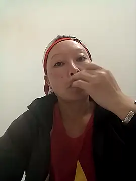 girl-hot2x online show from November 17, 1:50 pm