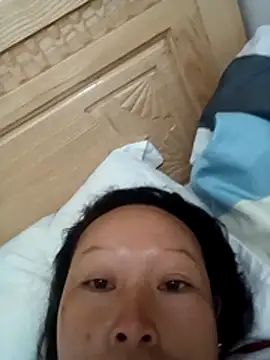 girl-hot2x online show from November 24, 9:47 pm