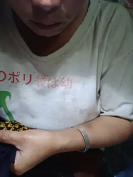 Snapshot of girl-hot2x chatting on June 21, 1:24 pm girl-hot2x online show from June 21, 1:24 pm