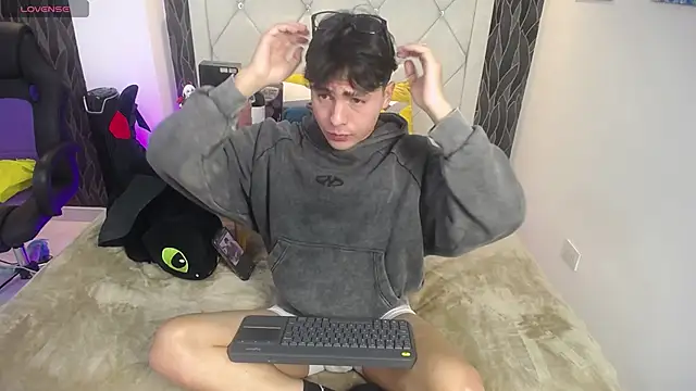 Samu FoXXX online show from December 4, 8:39 pm