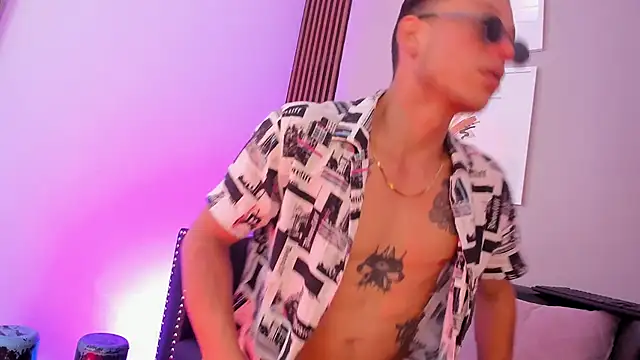 Snapshot of fuller444 chatting on November 11, 5:40 am fuller444 online show from November 11, 5:40 am