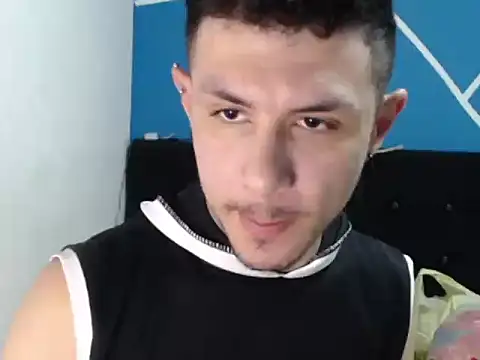 Snapshot of damiansexyboy69 chatting on November 14, 3:16 am damiansexyboy69 online show from November 14, 3:16 am