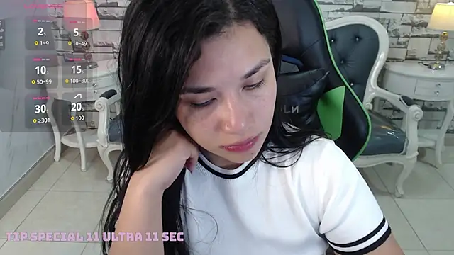 Snapshot of Violetta_jhonson_a chatting on November 13, 3:27 am Violetta jhonson a online show from November 13, 3:27 am